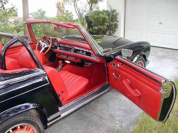 1968 Mercedes 280 SL 63 interior The interior is nicely detailed and 