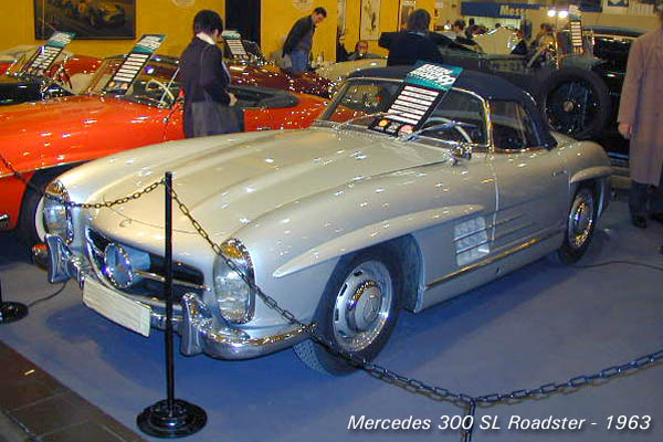 As do most convertibles the 300 SL Roadster looked best with its top down