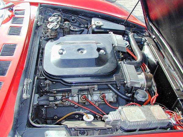 1968_Fiat_Dino_2000_spider_engine