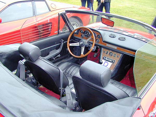 1968_Fiat_Dino_2000_spider_interior