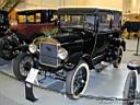 1927_Ford_Model_T_Tudor.JPG