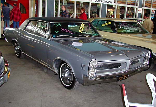 1966_Pontiac_Tempest_Le_Mans_Sedan