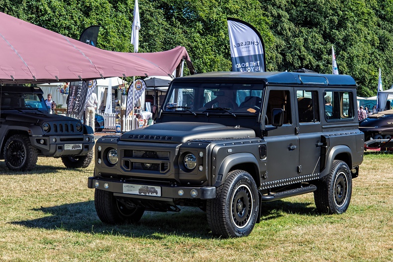 Land Rover Defender 110 Wide Track station wagon by Chelsea Truck Co 2016 fl3q.jpg