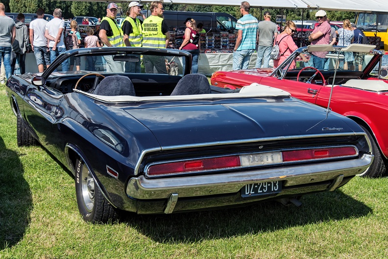 Dodge Challenger convertible coupe 1970 r3q.jpg