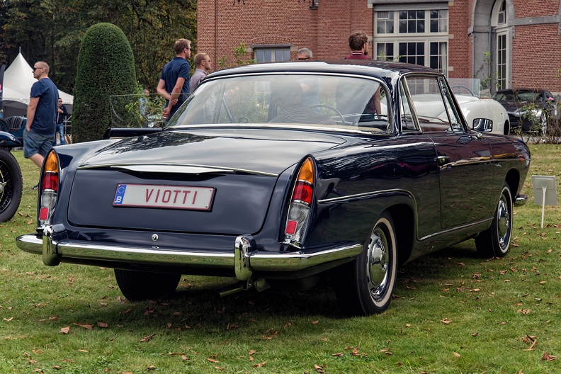 Fiat 2100 Lusso coupe by Viotti 1962 r3q.jpg