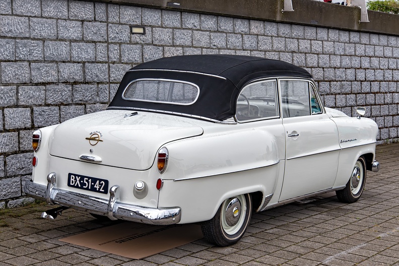 Opel Olympia Rekord cabriolet 1954 r3q.jpg