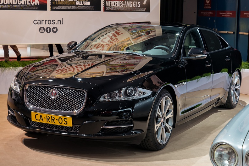 Jaguar XJ Supercharged 2015 fl3q.jpg