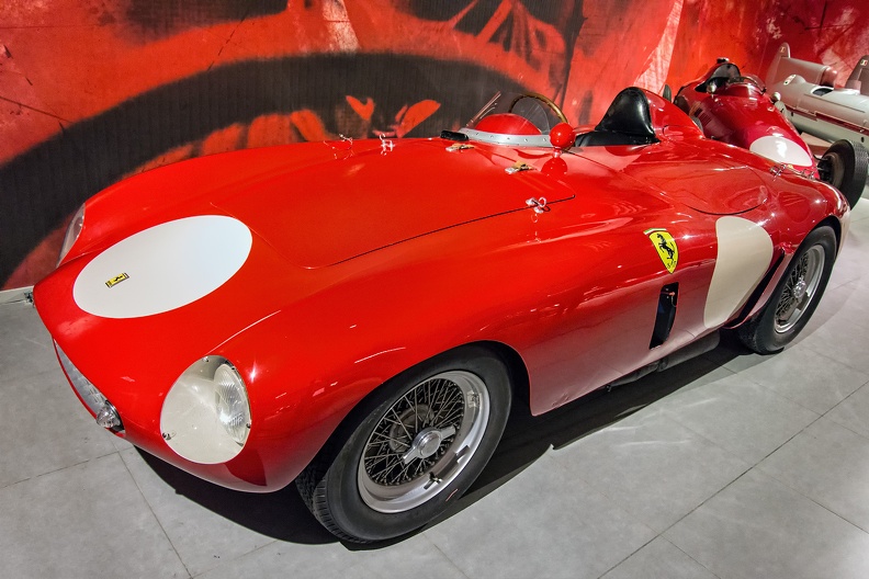 Ferrari 750 Monza spider by Scaglietti 1954 fl3q.jpg
