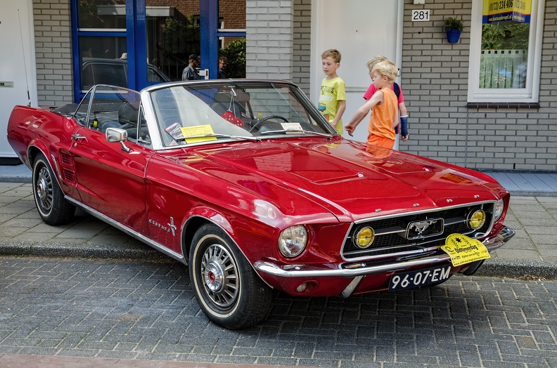 Ford Mustang convertible coupe 1967 fr3q.jpg