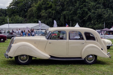 Panhard X81 Dynamic 140 limousine 1939 side