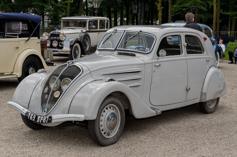 Peugeot 302 1938 fl3q.jpg