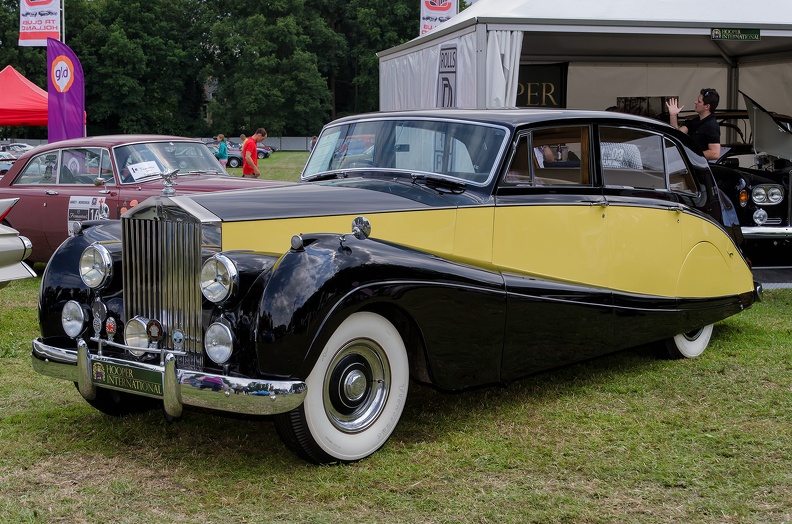 Rolls Royce Silver Wraith limousine by Freestone & Webb 1955 fl3q.jpg