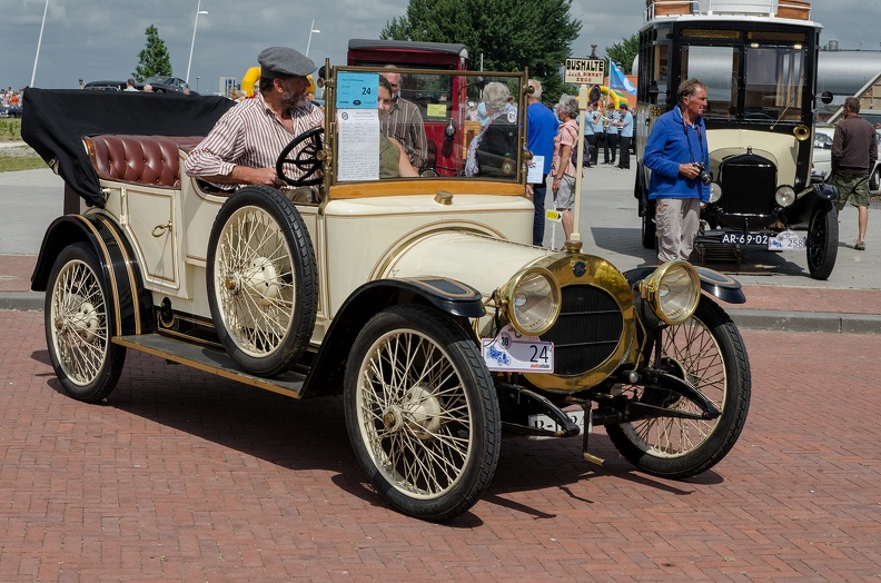 Riley 12-18 HP touring 1908 fr3q.jpg
