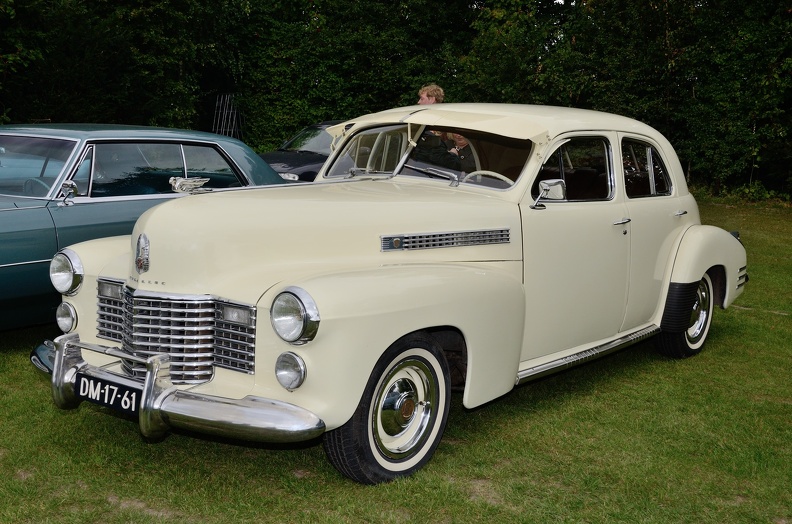 Cadillac 62 4-door sedan 1941 fl3q.jpg