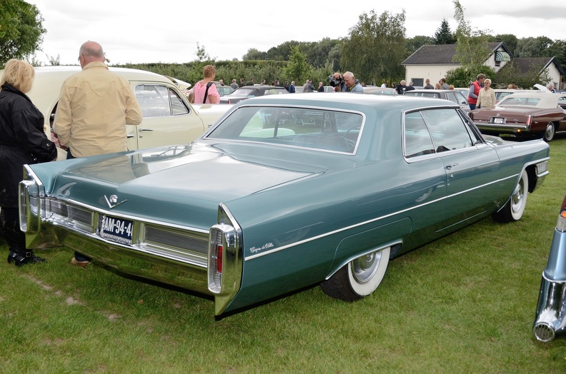 Cadillac Coupe de Ville 1965 r3q.jpg