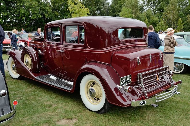 Cadillac Series 370 C V-12 4-door sedan 1933 r3q.jpg