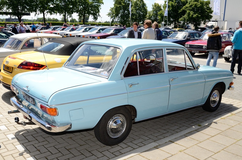 Audi 60 L 4-door sedan 1970 r3q.jpg
