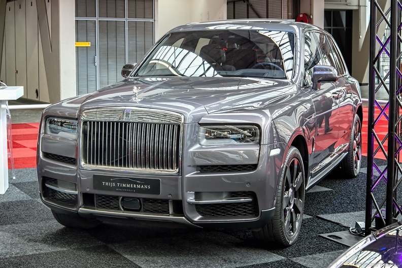 Rolls Royce Cullinan 2019 fl3q.jpg