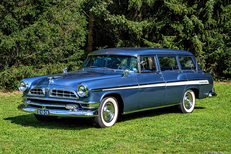 Chrysler New Yorker DeLuxe Town & Country wagon 1955 fl3q.jpg