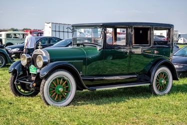 Cadillac V-63 V8 4-door sedan 1924 fl3q