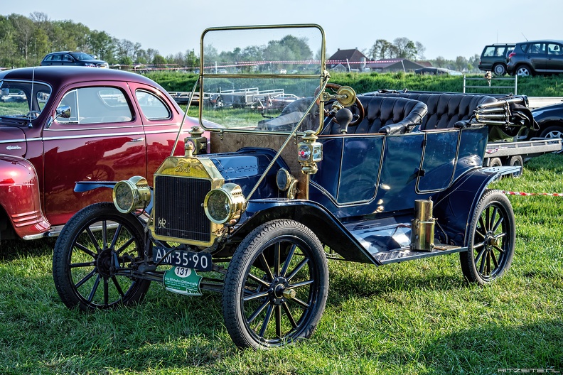 Ford Model T tourer 1912 fl3q.jpg