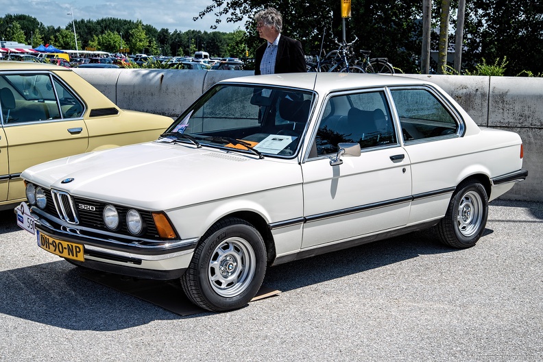 BMW 320 E21 1979 fl3q.jpg