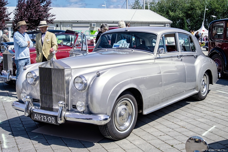 Rolls Royce Silver Cloud II 1960 fl3q.jpg