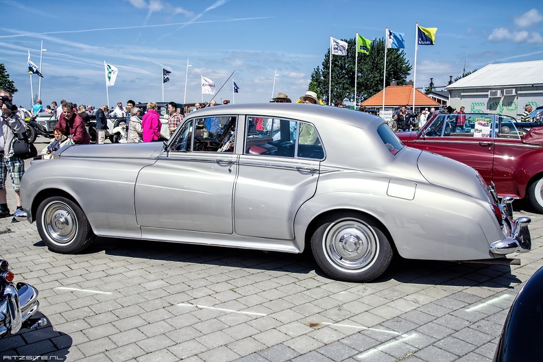 Rolls Royce Silver Cloud II 1960 side.jpg
