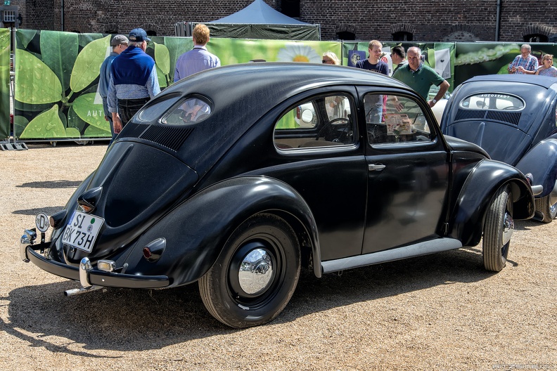 Volkswagen T11 1100 Beetle 1948 r3q.jpg