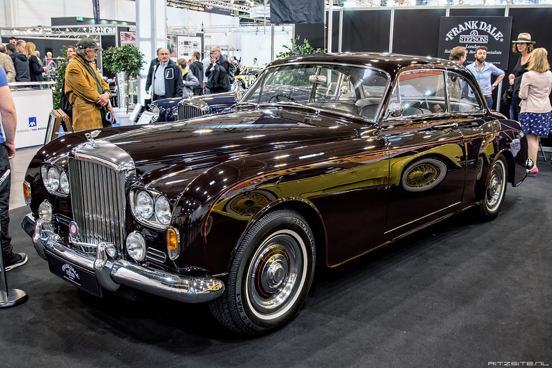 Bentley S3 Continental coupe by James Young 1965 fl3q.jpg