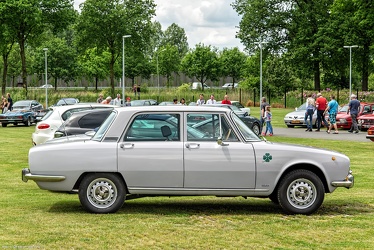 Alfa Romeo 2000 berlina 1974 side