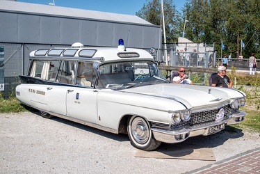 Cadillac 60 Special ambulance by Smit 1960 fr3q