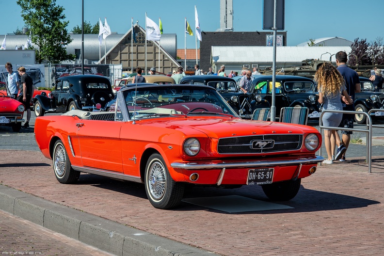 Ford Mustang convertible coupe 1965 fr3q.jpg