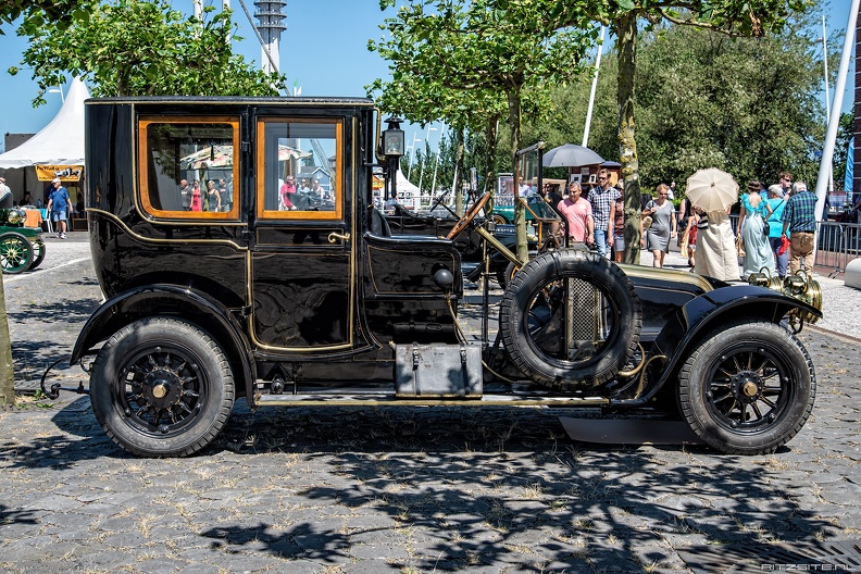 Renault Type AG-1 coupe de ville 1914 side.jpg