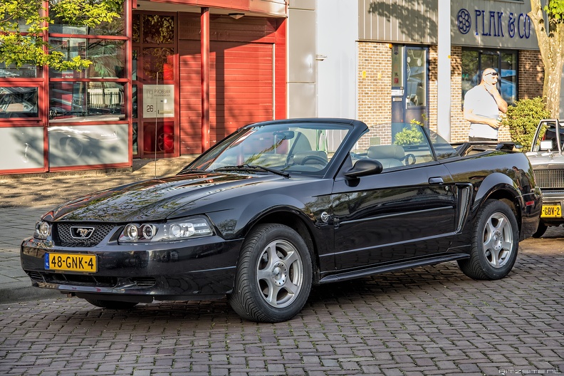 Ford Mustang S4 40th Anniversary Edition convertible coupe 2004 fl3q.jpg