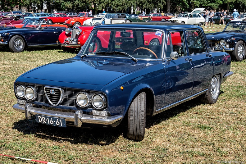 Alfa Romeo 2000 1972 fl3q.jpg