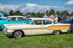 Pontiac Chieftain 4-door sedan 1958 side